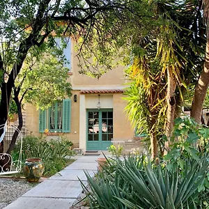 La Des Amandiers Bed & Breakfast