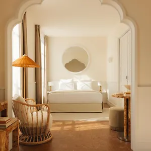 Lilou Hotel